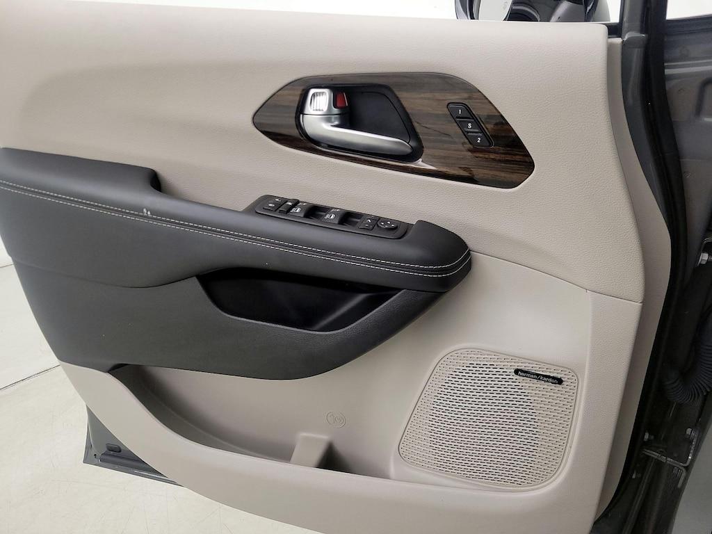 used 2023 Chrysler Pacifica car, priced at $39,998