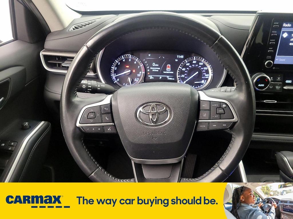 used 2022 Toyota Highlander car, priced at $31,998