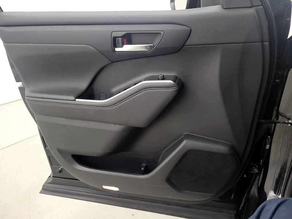 used 2023 Toyota Highlander car, priced at $38,998