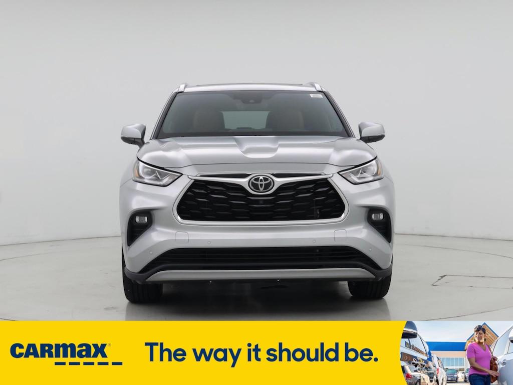 used 2022 Toyota Highlander car, priced at $43,998
