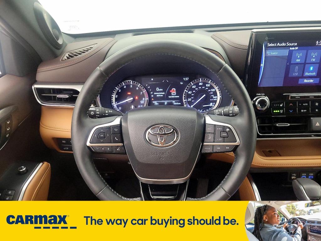 used 2022 Toyota Highlander car, priced at $43,998