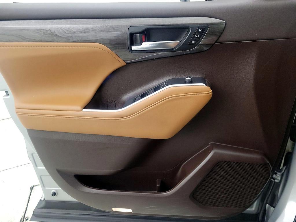 used 2022 Toyota Highlander car, priced at $43,998
