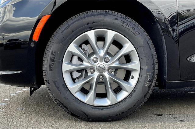 new 2025 Chrysler Pacifica car, priced at $44,395