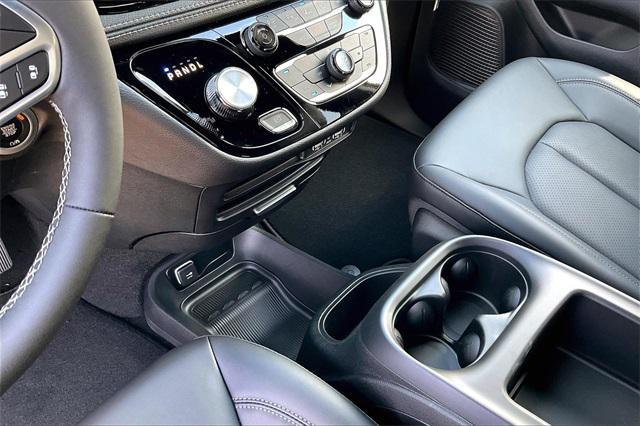 new 2025 Chrysler Pacifica car, priced at $44,395