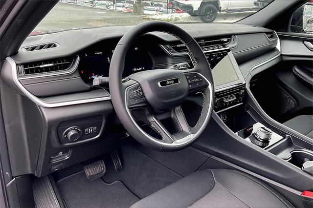 new 2025 Jeep Grand Cherokee car, priced at $40,175