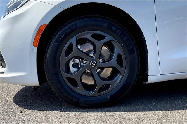 used 2021 Chrysler Pacifica Hybrid car, priced at $24,997