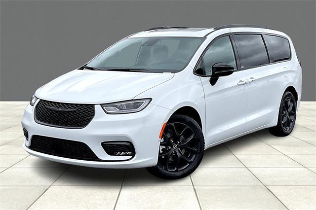 new 2025 Chrysler Pacifica car, priced at $47,889