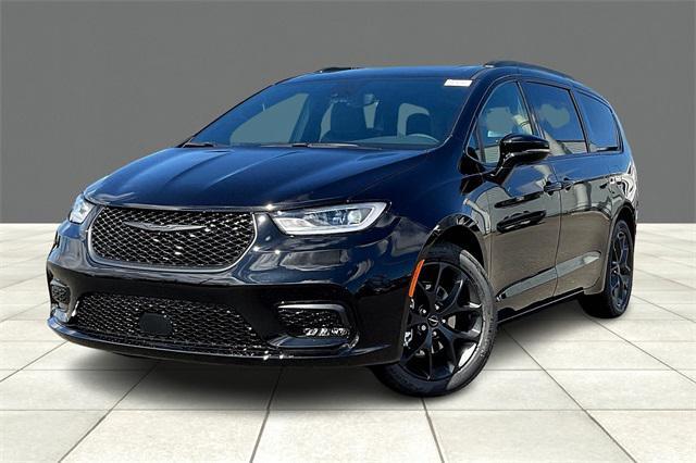 new 2024 Chrysler Pacifica car, priced at $45,515