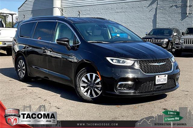 used 2021 Chrysler Pacifica Hybrid car, priced at $25,997