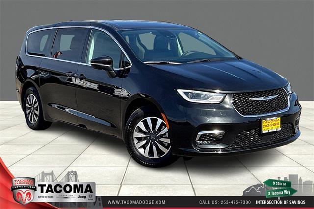 used 2023 Chrysler Pacifica Hybrid car, priced at $27,052