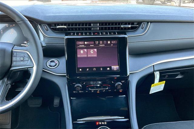 new 2025 Jeep Grand Cherokee car, priced at $39,525