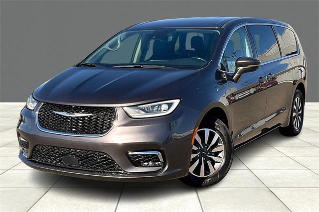 used 2022 Chrysler Pacifica Hybrid car, priced at $22,749