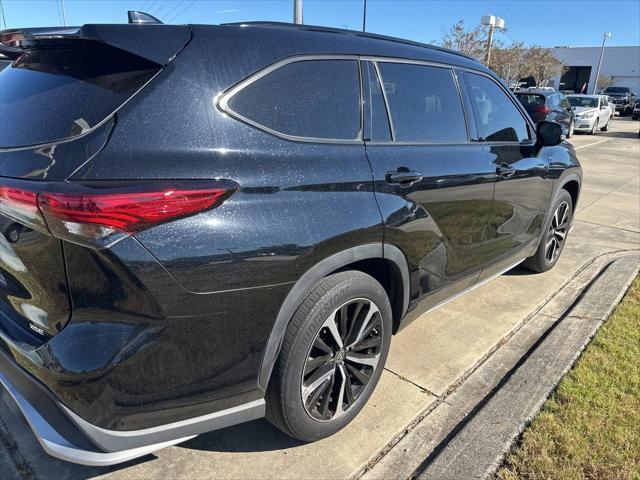 used 2022 Toyota Highlander car, priced at $33,995