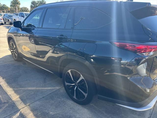 used 2022 Toyota Highlander car, priced at $33,995