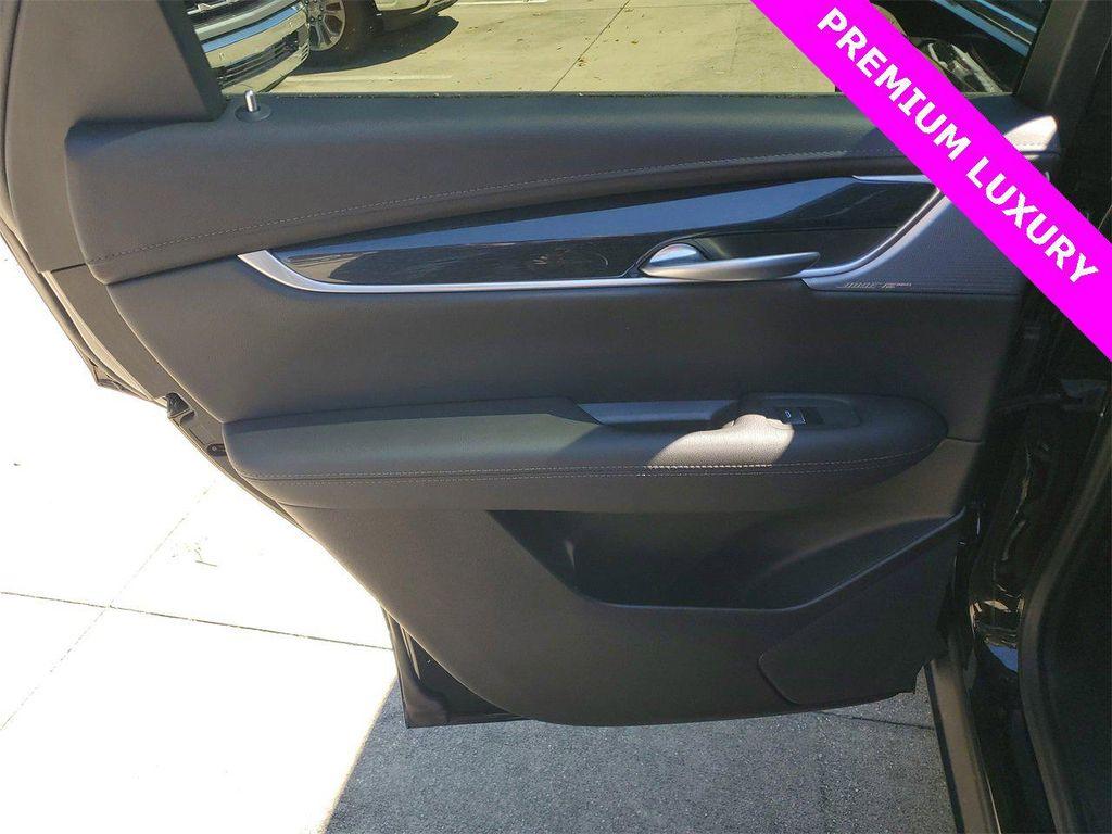 used 2025 Cadillac XT5 car, priced at $36,977