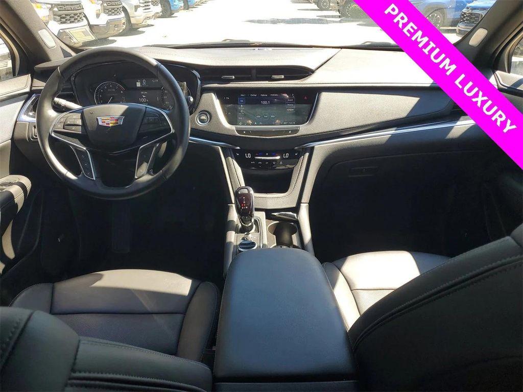 used 2025 Cadillac XT5 car, priced at $36,977