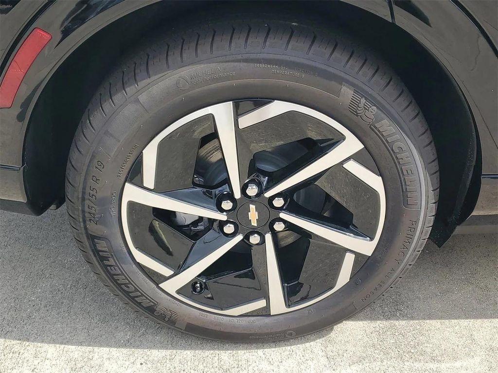 new 2025 Chevrolet Equinox EV car, priced at $42,590