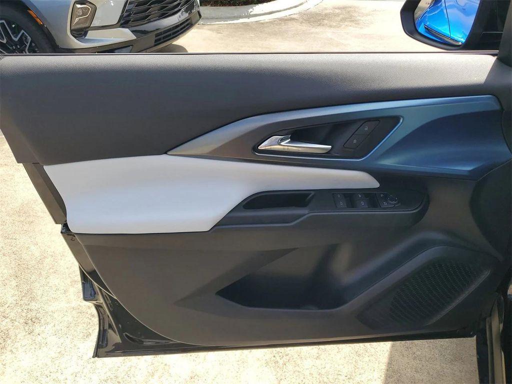 new 2025 Chevrolet Equinox EV car, priced at $42,590