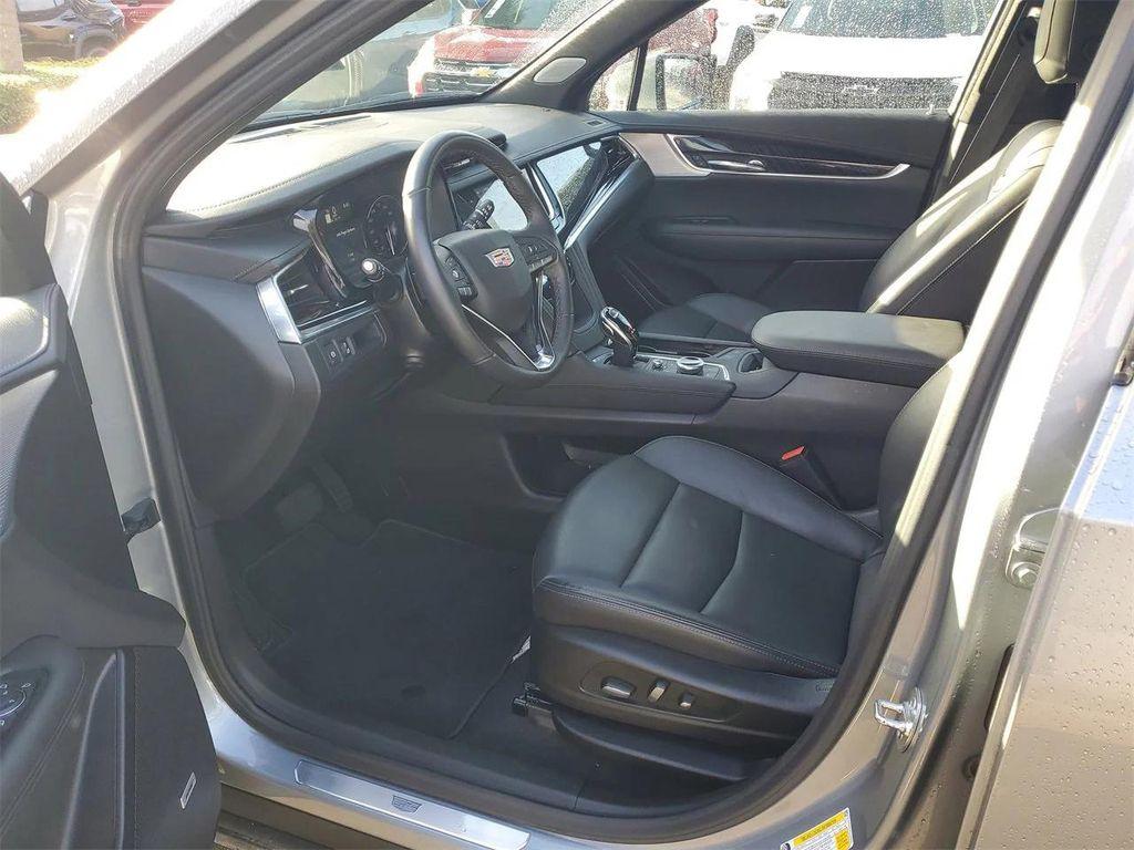 used 2025 Cadillac XT6 car, priced at $49,517