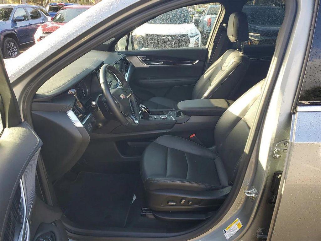 used 2025 Cadillac XT6 car, priced at $49,517