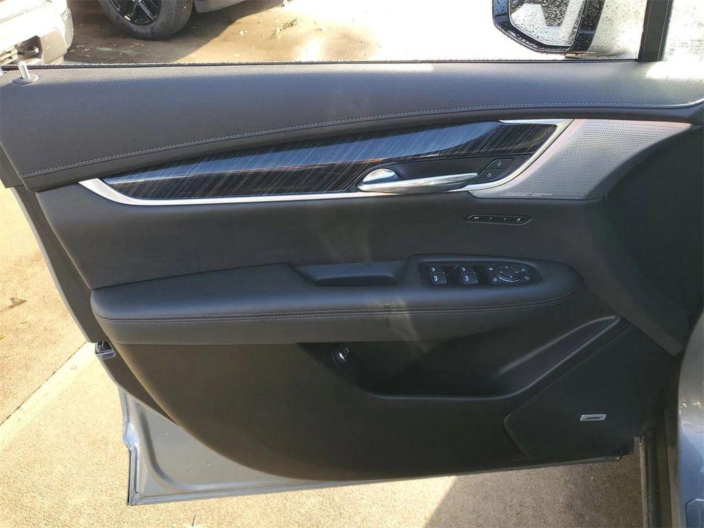 used 2025 Cadillac XT6 car, priced at $49,517