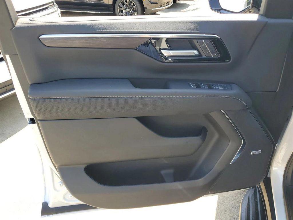 new 2025 Chevrolet Suburban car, priced at $78,139