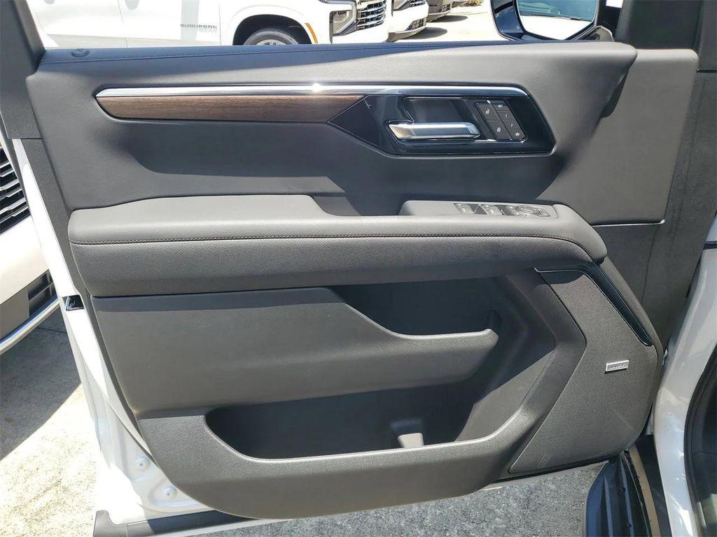 new 2025 Chevrolet Suburban car, priced at $81,747