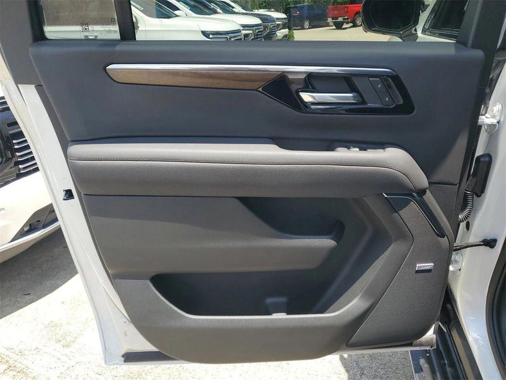 new 2025 Chevrolet Suburban car, priced at $81,747
