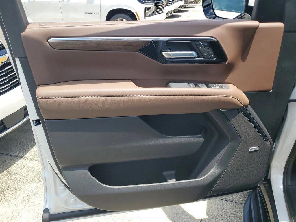 new 2025 Chevrolet Suburban car, priced at $81,947