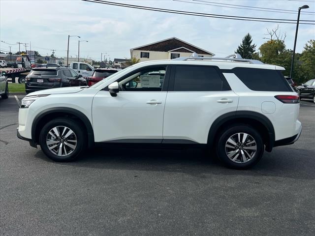 new 2024 Nissan Pathfinder car, priced at $47,825