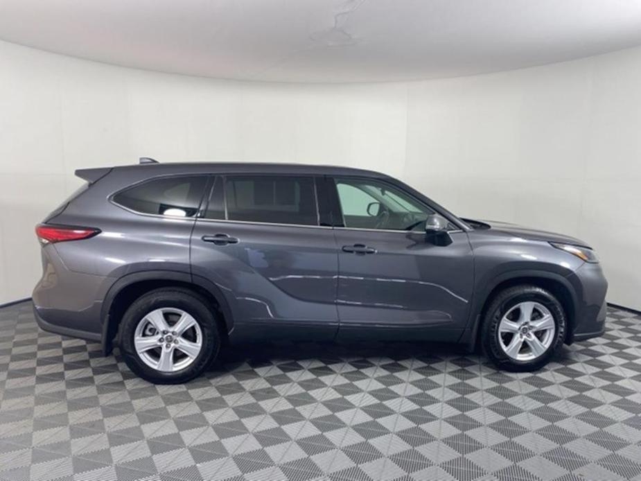 used 2021 Toyota Highlander car, priced at $28,999