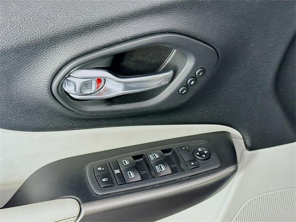 used 2020 Jeep Cherokee car, priced at $15,949