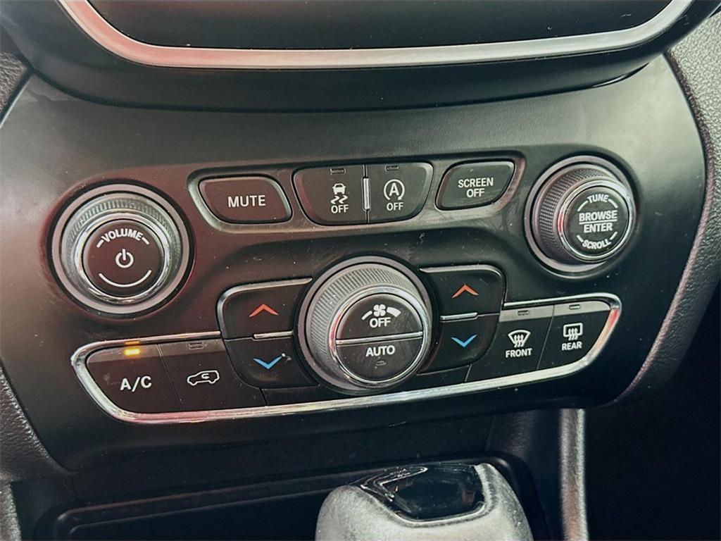 used 2020 Jeep Cherokee car, priced at $24,810