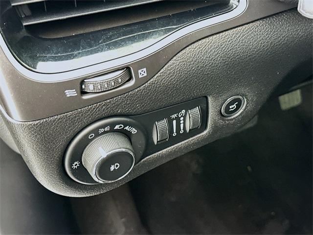 used 2019 Jeep Cherokee car, priced at $13,805