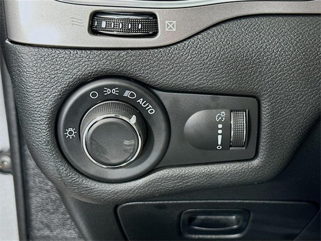 used 2021 Jeep Cherokee car, priced at $18,543