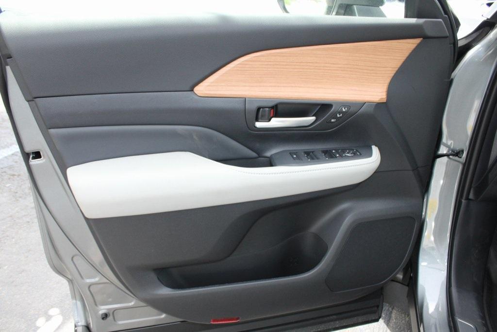 new 2025 Toyota Grand Highlander car, priced at $57,797