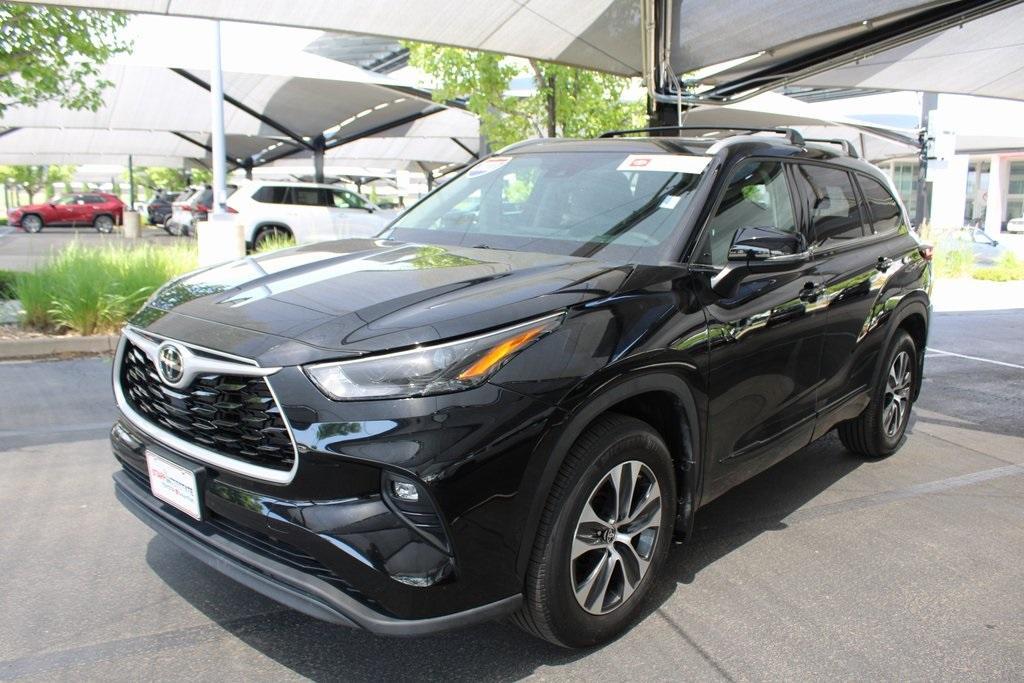 used 2022 Toyota Highlander car, priced at $40,900
