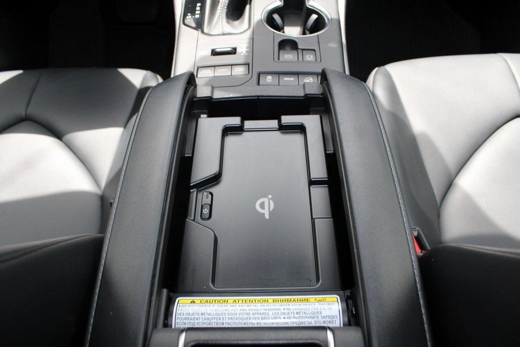 used 2022 Toyota Highlander car, priced at $40,900