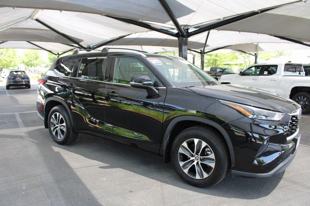 used 2022 Toyota Highlander car, priced at $40,900