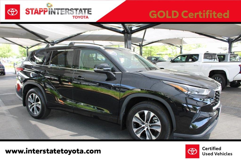 used 2022 Toyota Highlander car, priced at $40,900
