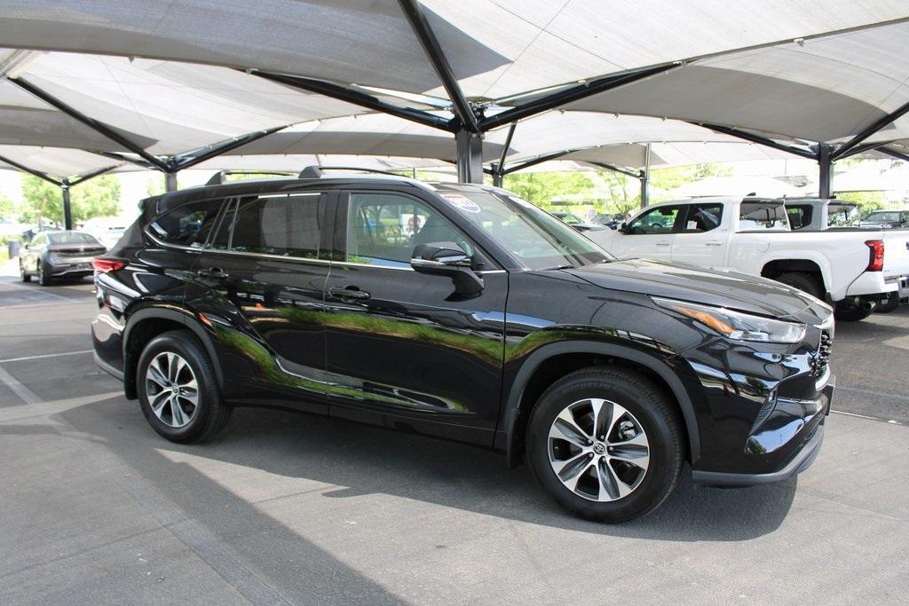 used 2022 Toyota Highlander car, priced at $40,900