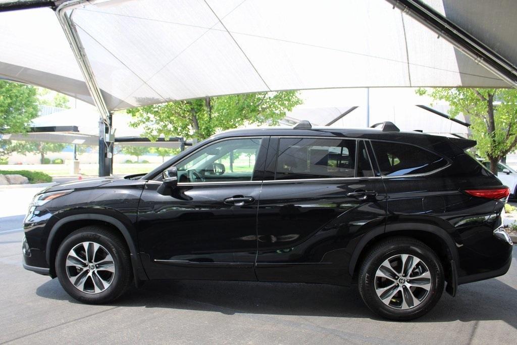 used 2022 Toyota Highlander car, priced at $40,900