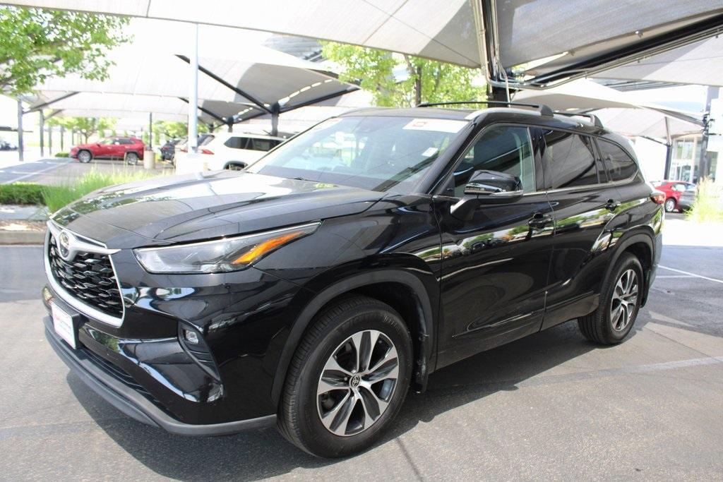 used 2022 Toyota Highlander car, priced at $40,900
