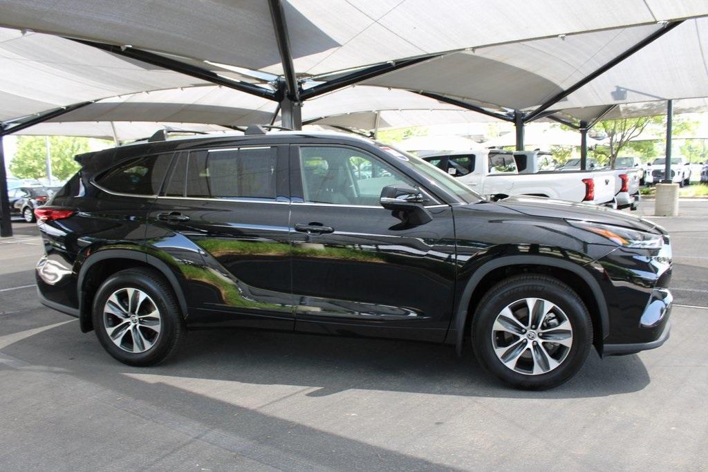 used 2022 Toyota Highlander car, priced at $40,900