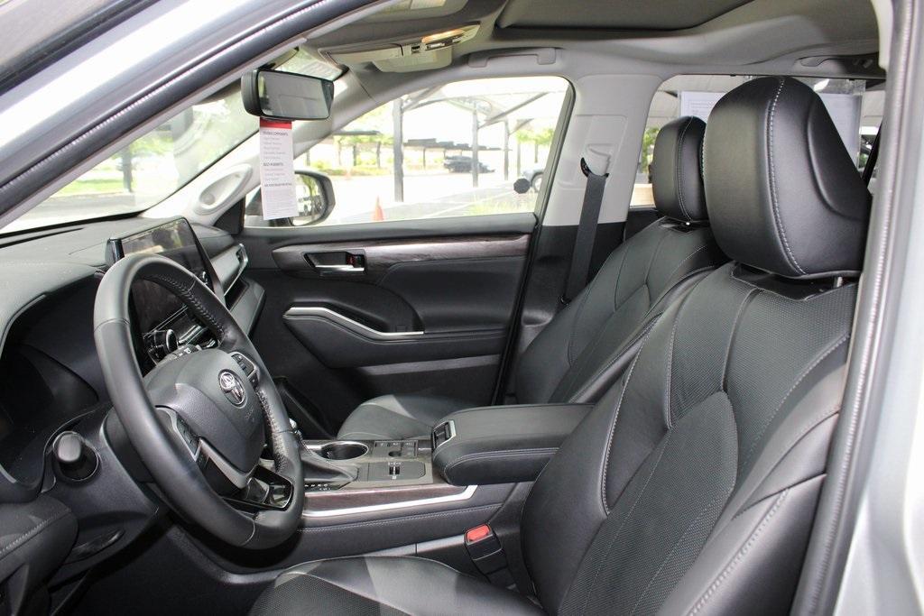 used 2023 Toyota Highlander Hybrid car, priced at $44,900