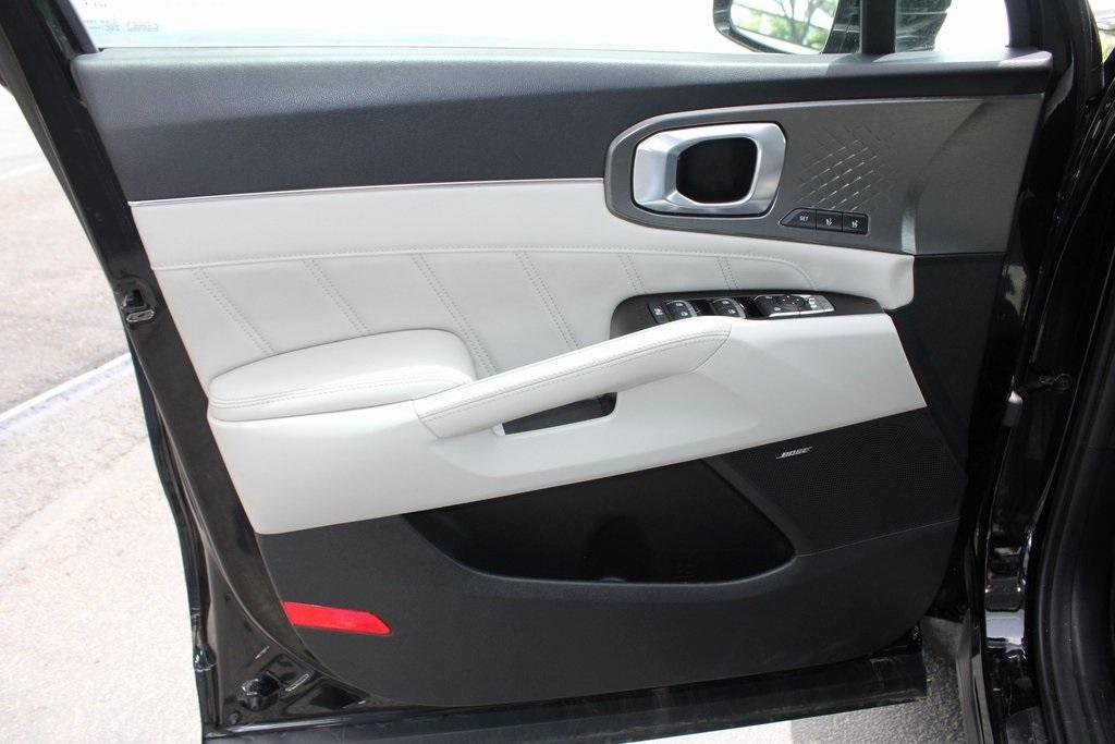 used 2022 Kia Sorento Plug-In Hybrid car, priced at $28,000