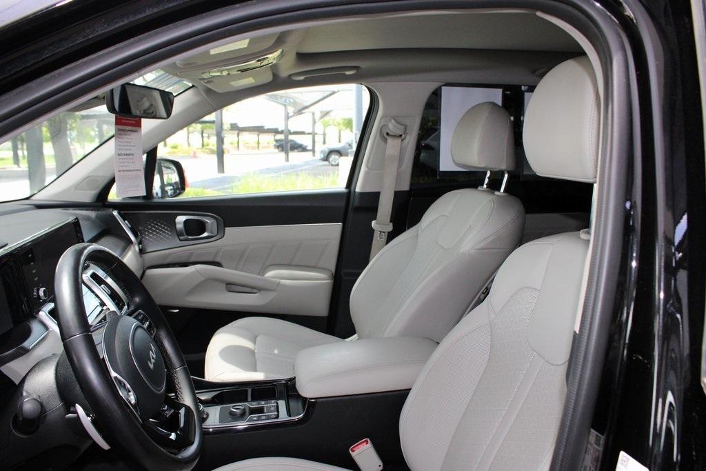 used 2022 Kia Sorento Plug-In Hybrid car, priced at $28,000