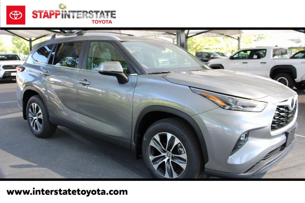 new 2025 Toyota Highlander car, priced at $49,198
