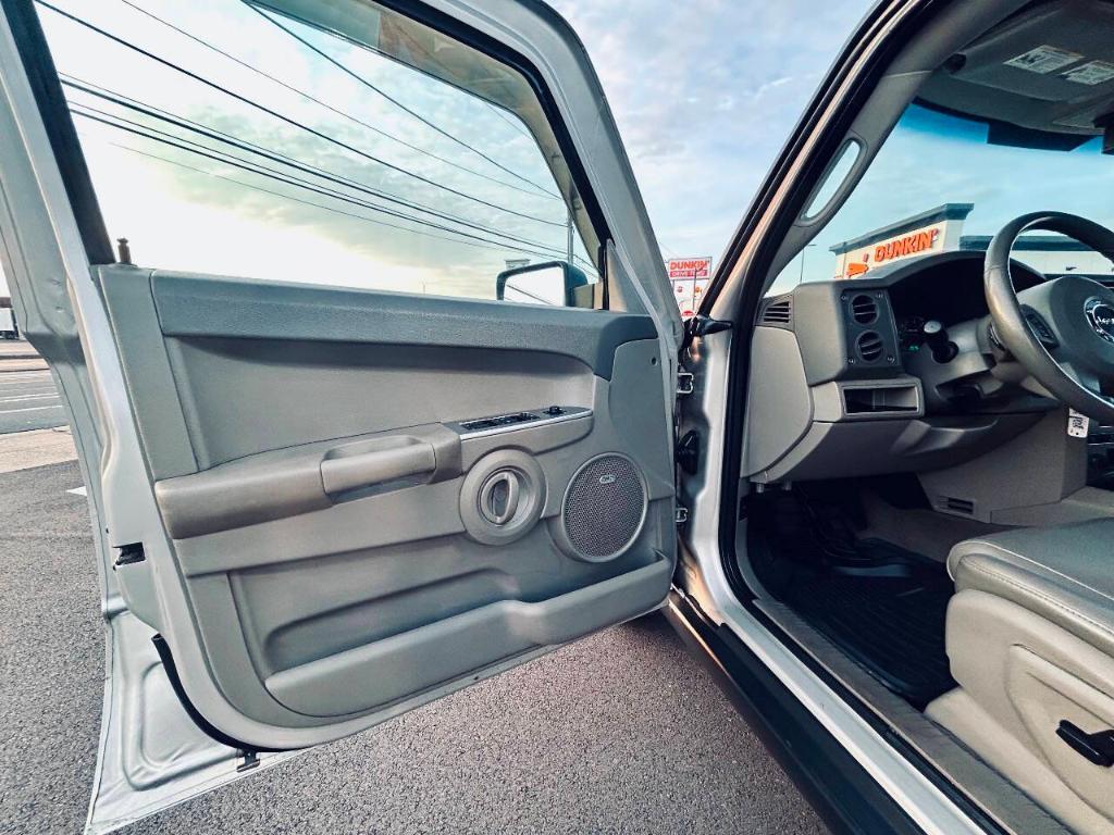 used 2007 Jeep Commander car, priced at $6,495