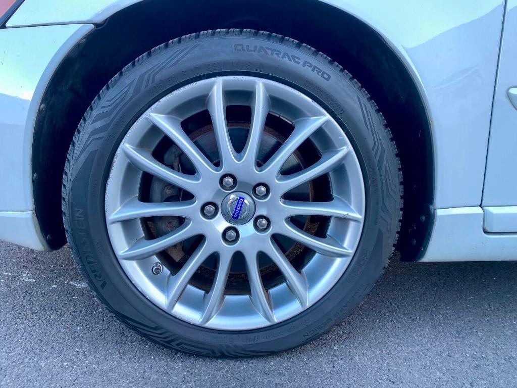 used 2009 Volvo S40 car, priced at $5,495